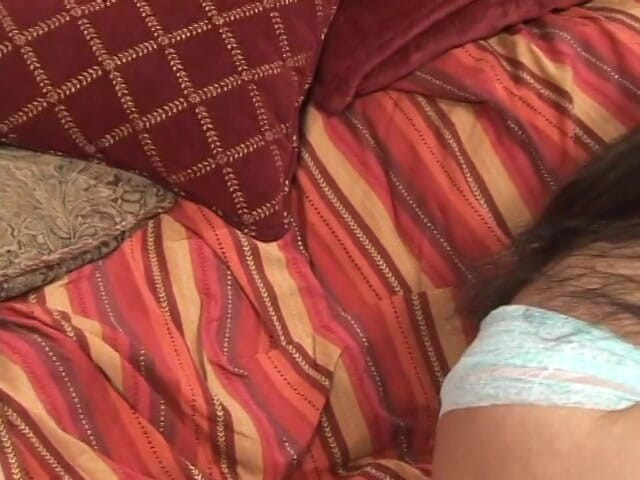 Masturbation Porn: Mollige MILF-schlampe knallt ihre muschi mit einem dildo