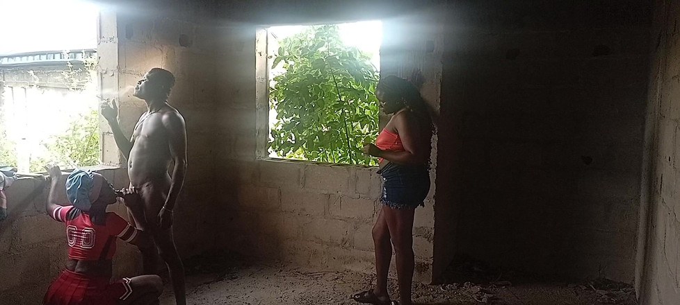 Creamyshuga: Vzal jeho dvě manželky, aby šukali v nedokončené budově