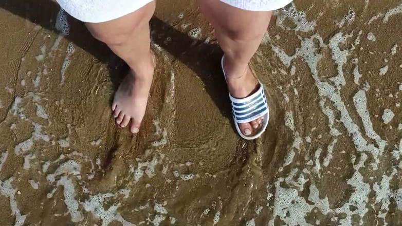 Idmir Sugary: Kaki dan Laut Lebih Perlahan - Satu Kaki Tanpa Kaki Dan...