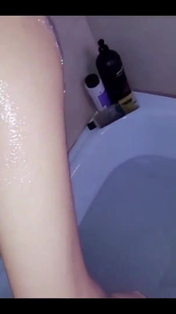 Arkadaşım erkek arkadaşına banyo yapıp sonra uyuyacağını söylüyor... Ama gerçek farklı
