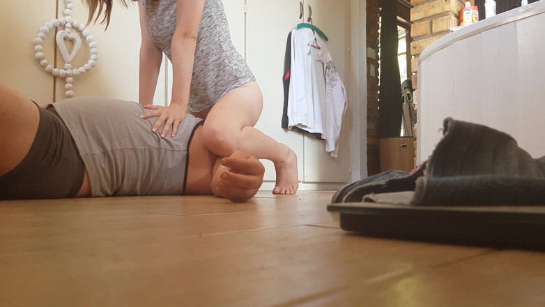 Alicia Robertz: นั่งบนหน้าและขี่หน้า