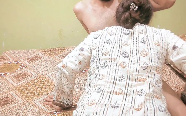 Gullnazkhan: Yeni evli yenge ke sath chudai Hintçe sesli seksi video