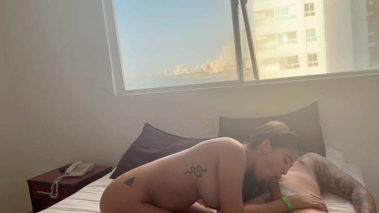 teenamateursgirl: 窓を開けたまま、公共のホテルの部屋であちこちにやってる