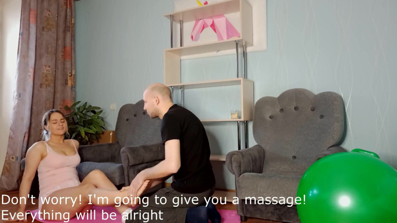 FoxyAndZaz: Me dê uma massagem das minhas pernas com as mãos,...
