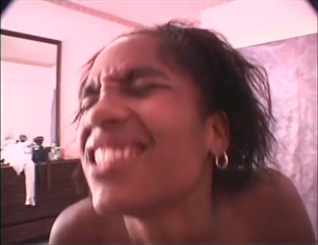 Black Sinner: Величезна чорна волохата пизда трахає великий чорний член