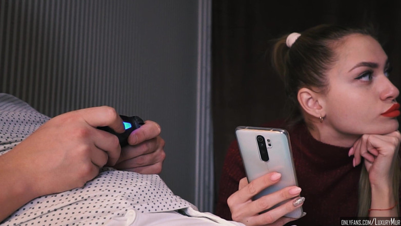 ReplayXXXLady: Excellent BJ Service While Playing Ps