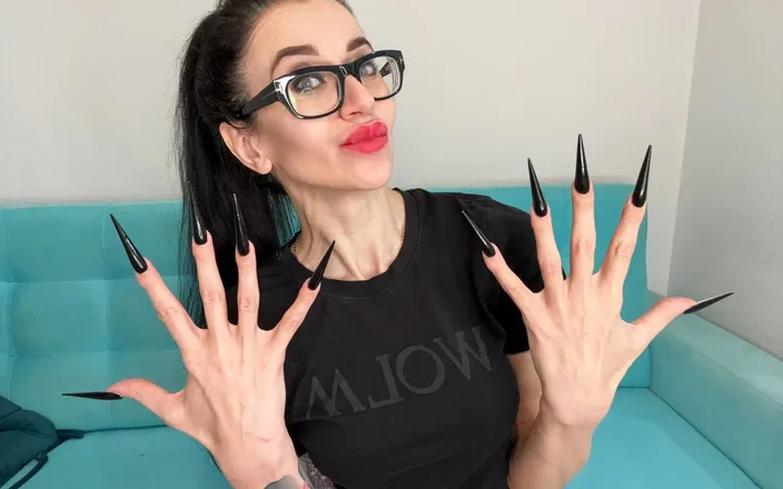 Julia domaina: Finger Snapping, Long Fingers with Black Long Nails