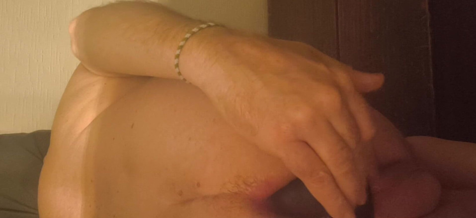 Almaviva: Opa stimuliert seinen Anus mit seinen fingern und seinem speziellen...
