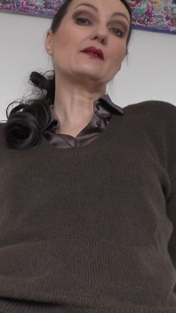 Kaşmir kazaklı üvey anne, kazak aşkı, kazağa boşalma bakış açısı, Lady Victoria Valente