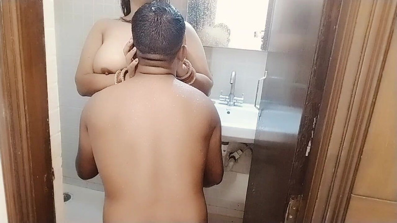 Preetipankaj115: Matrigna e figliastro fanno la doccia e fanno sesso in...