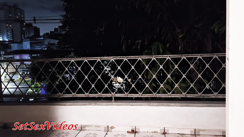 SetSexVideos: Biel si pirangliberal di balkon, merangkak dan ejakulasi di mulutnya