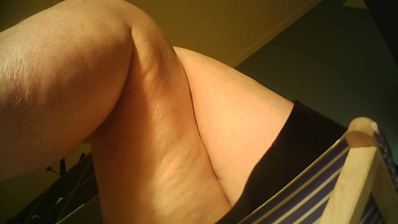 MisS Angel: Extreme calf jiggle from down under