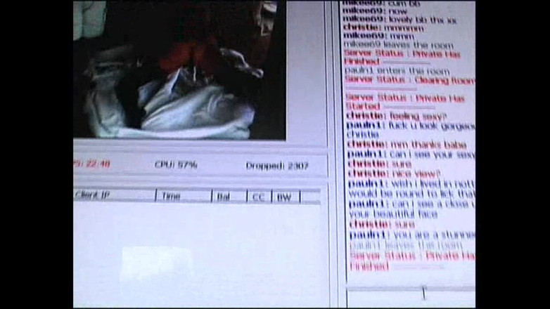 British Cougar: Šoustání mé kundičky na podlaze