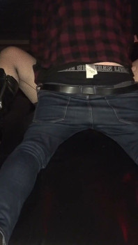 Šukána 30 muži v porno kině