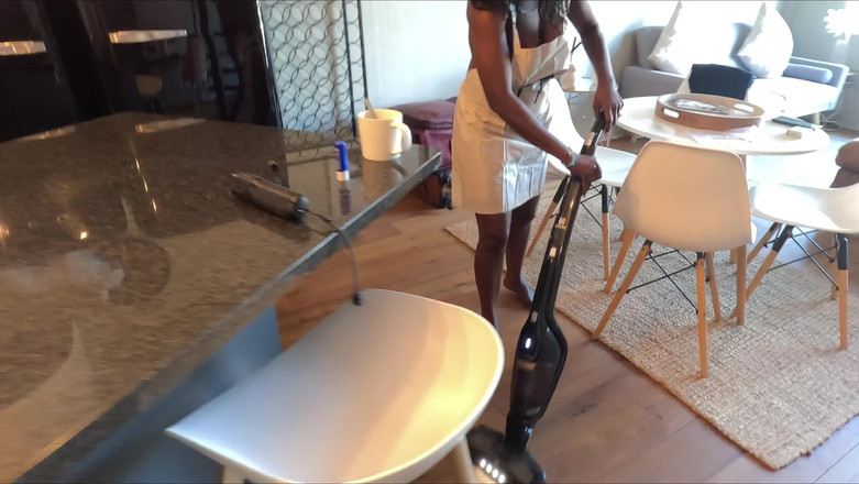 Black Swan: Die schürze-affäre, sexy MILF bekommt ihre muschi wie käsekuchen probieren