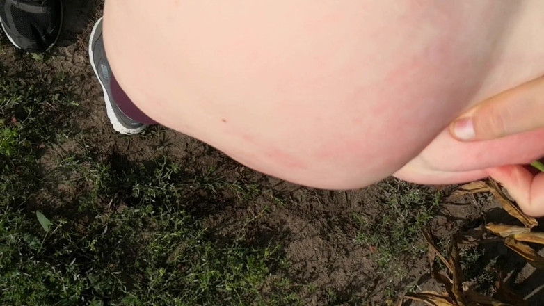 Bouncy Tits Action: Plácl mi prsa v kukuřičném poli