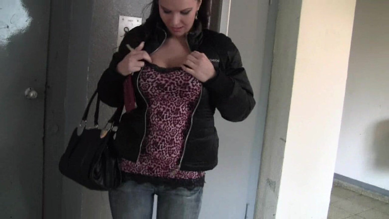 Aische Pervers: Slut Diary Neighbor's Cock Polished