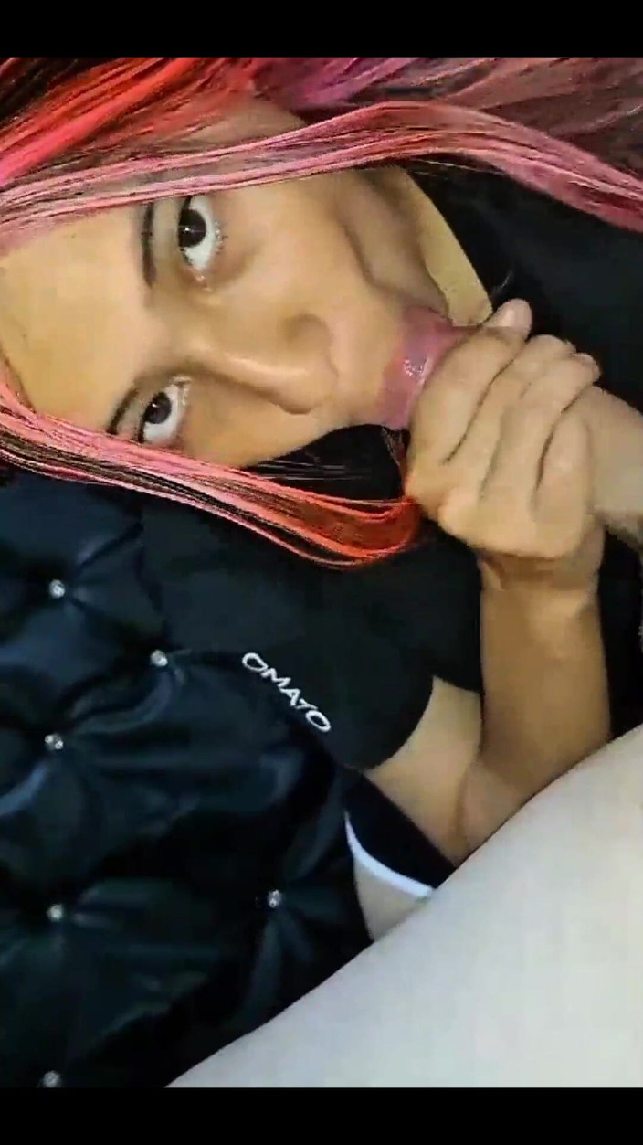 Studiotony: 继母被困在沙发下：继子变得很热辣