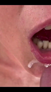 Leche dentro y en mi boca y cara