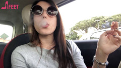 Smokin Fetish: Petra merokok di dalam mobil