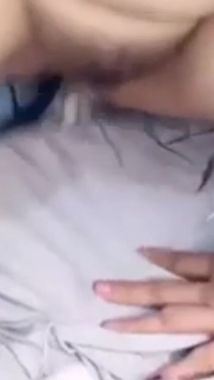 Novita_gemoy: Ejaculează-te singură