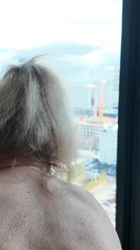 Ejen hartanah blonde dipancut dalam oleh pelanggan untuk dubur