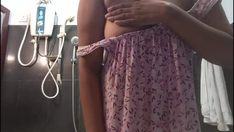 Miya White: Desi Anne Nahá ve sprše