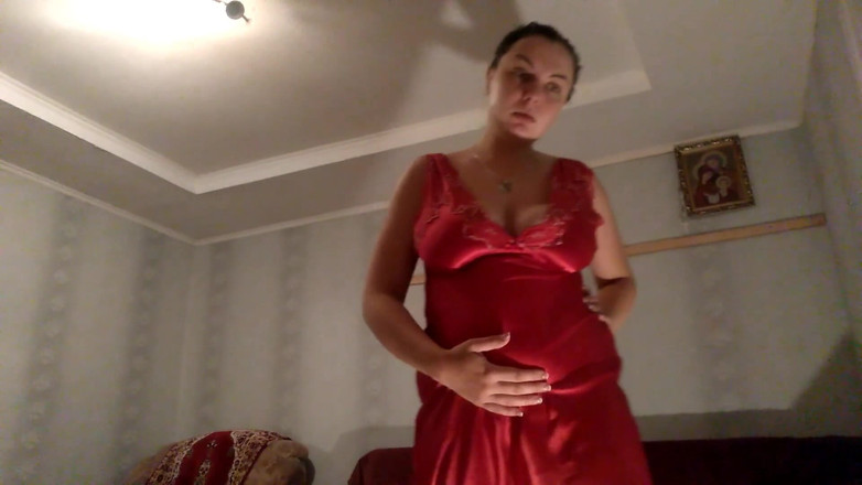 Sexy Milf: Huge piss at night!!!
