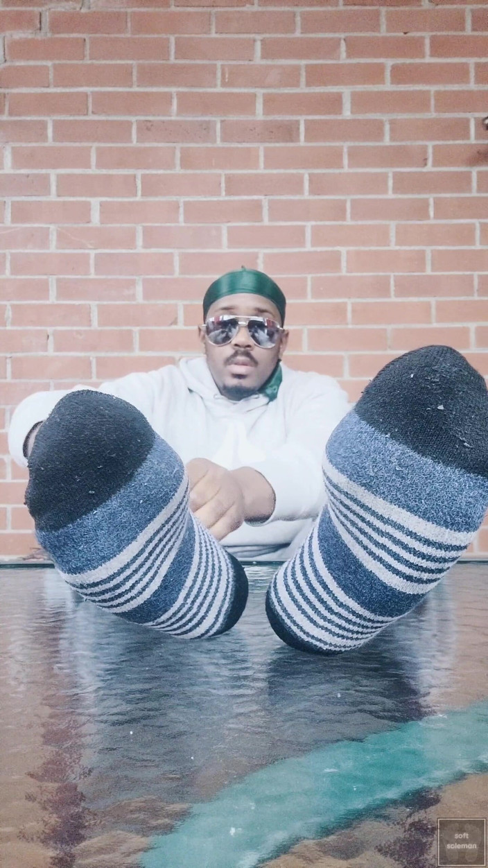 Soft Soleman: Eu exponha meus pés e os toco