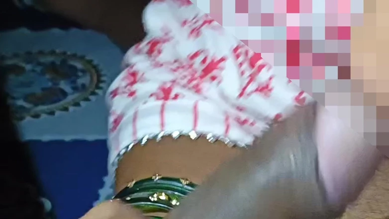 Catchybusty: Catchybusty mahu bermain dengan batang