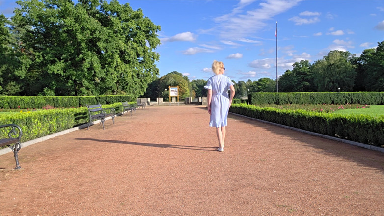 Misses_Jenny: Masturbazione nel parco- brivido arrapa