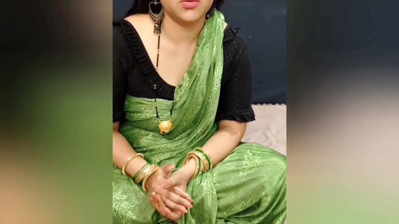 Sexykajalbhabhi: Stiefmutter lehrt ihren stiefsohn sex, volles video indisch