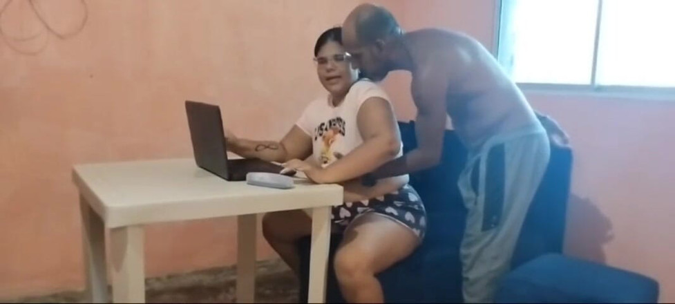 Adribella69: Üvey baba utangaç üvey kızını spermle doldurana kadar amını sikene kadar...