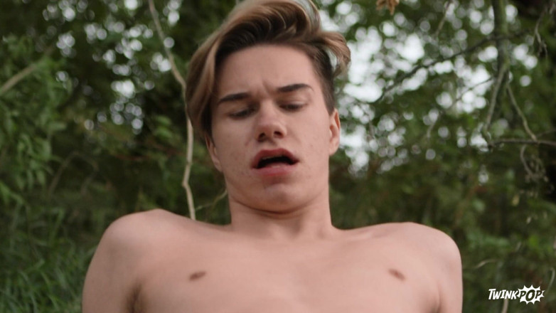 Twink pop studio: Twinkpop - 顽皮的乔丹湖与杰克普雷斯顿分享他的毯子，在热辣的户外 69