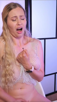 During the Stream, a Large Donation Arrived and She Came