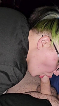 Blowjob mit pferdeschwanz nimmt