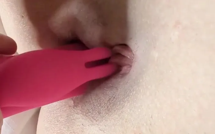 Funhousewife69: Cum play with Courtney