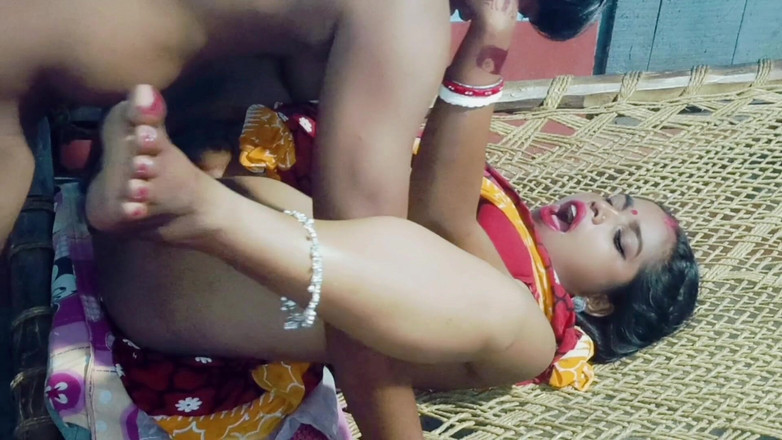 Somausha: Desi casalinga scopata nella figa stretta dal suo patrigno