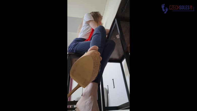 Czech Soles - foot fetish content: Rechazado por una cita, terminó como esclavo de pies