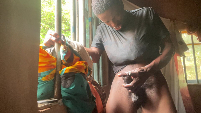Bangcum8: Eu fodi nas roupas quentes de puta é carga quando sai...