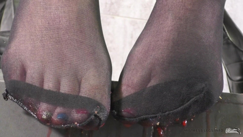 Mistress Legs: Juicy food crushing with high heels