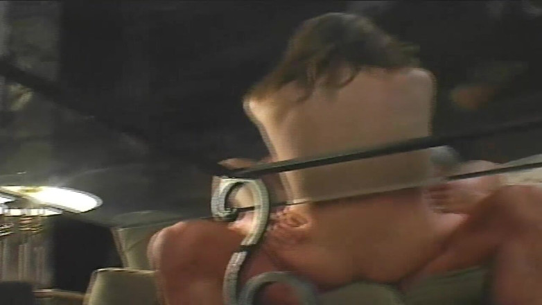 Vintage Fetish: 결혼한 커플의 첫 섹스 - 구멍을 모두 깊게 사용하는 신부