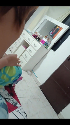 Pikaa6: Karım tırnaklarını yaparken mastürbasyon yapıyorum