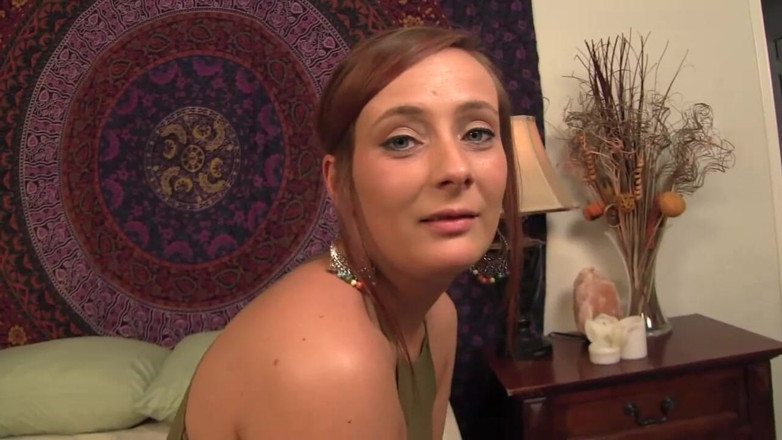 Taboo Handjobs - Liberated Eye: Je mérite qu'on m'accorde un peu d'attention. Holly Lace - branlette...