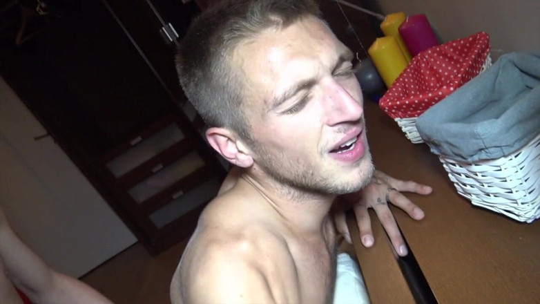 Gaybareback: Inocente jovem gêmea fodida em pêlo