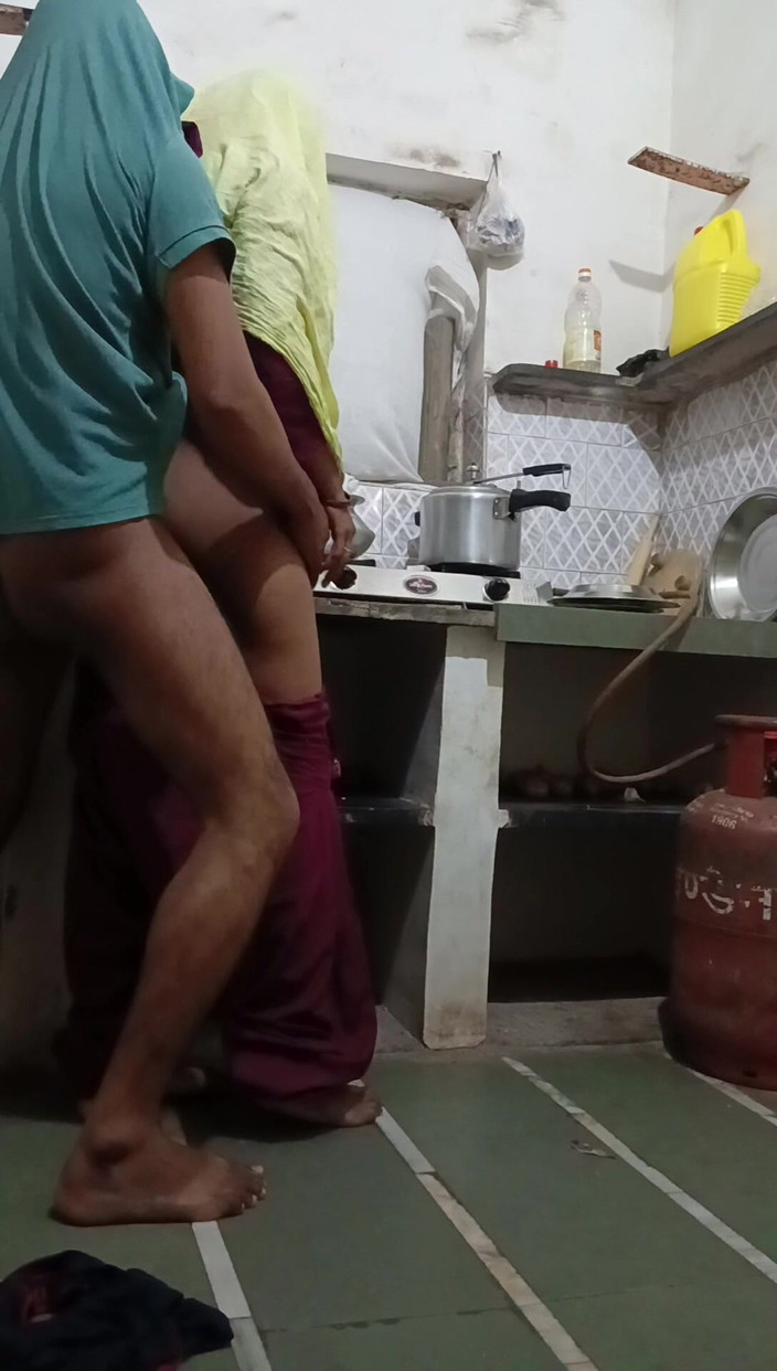 Bhabhi UP: 厨房 Mein kar della bhabhi ko Choda 西装 salwar Mein