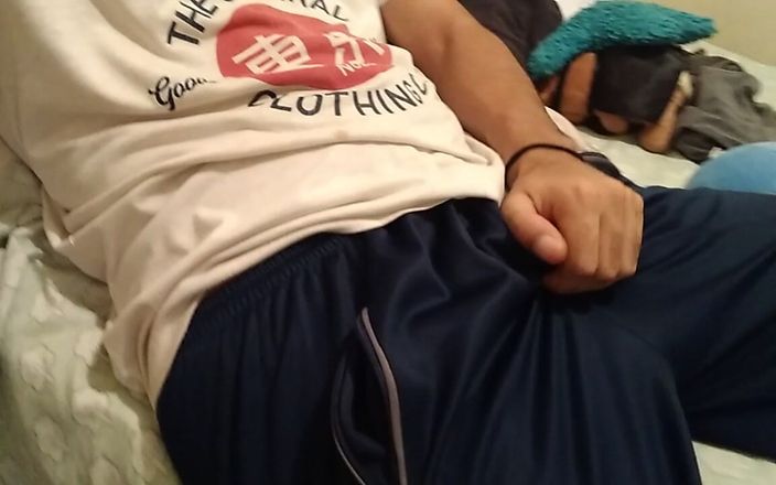 AlexAlejandro13: En la cama cachonda