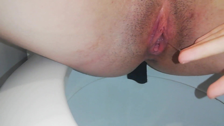 Squirt_orgasm_69: Pizda mea curge nebunește cu noroi și experimentează un orgasm umed