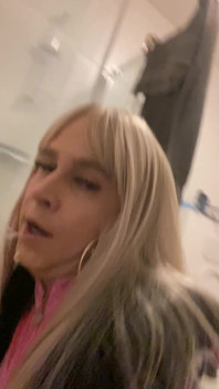 Bimbo Tranny Throats Xxl Dildo