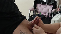 Zona901: Macecha dělá ruční práci s olejem